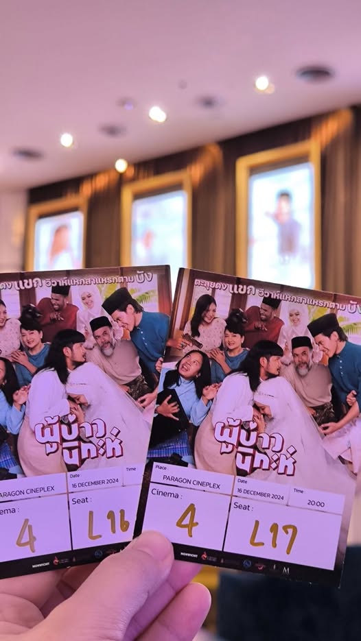 อาจเป็นรูปภาพของ 10 คน, รูปโพลารอยด์ และ ข้อความ